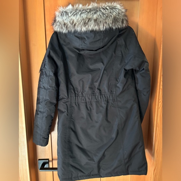 North Face parka. Size medium. Excellent condition. Removable fur trim on hood. - Picture 3 of 3